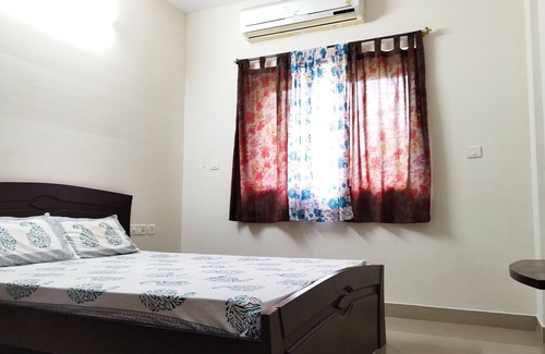 Orlim Apartment | Lovely Seacoast apartment near Varca beach with pool