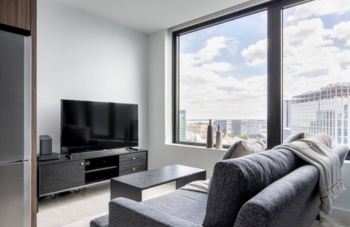 Seaport District Apartment | Lovely Seaport 1BR w/Gym, Pool, W/D, near Fan Pier, by Blueground
