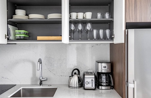 Seaport District Apartment | Lovely Seaport 1BR w/Gym, Pool, W/D, near Fan Pier, by Blueground