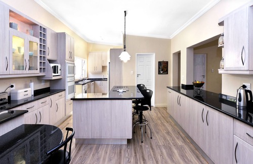 Franschhoek House | Lovely self-catering home, in quiet area, 10 minutes walk to restaurants no01