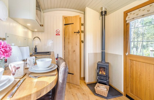 St Harmon Cottage | Lovely Shepherds hut with private hot tub.