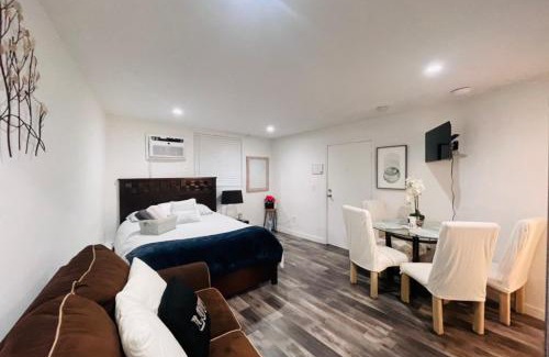Sherman Oaks Apartment | Lovely Sherman Oaks Studio