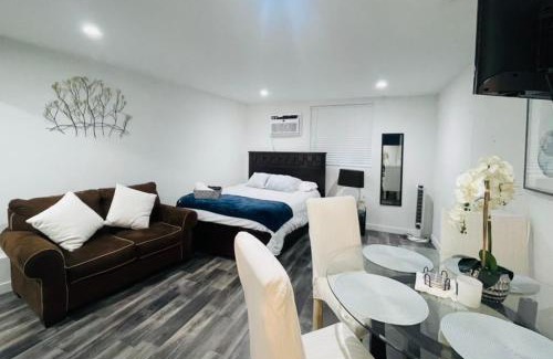 Sherman Oaks Apartment | Lovely Sherman Oaks Studio