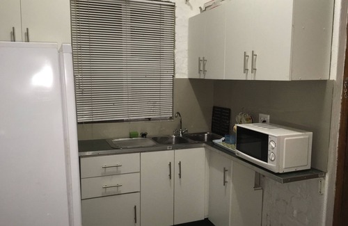 Parow North Apartment | Lovely Single Room Apartment with separate Kitchen and Bathroom
