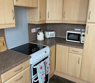 Great Yarmouth Apartment | Lovely, Sleeps 6, Riverside Views, Parking, GY