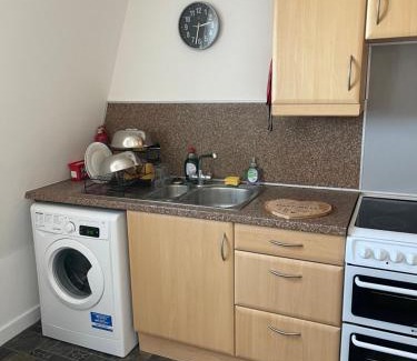 Great Yarmouth Apartment | Lovely, Sleeps 6, Riverside Views, Parking, GY