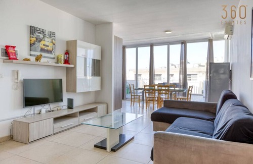 Tal-Ibrag Apartment | Lovely & Spacious 3BR Penthouse in central Swieqi