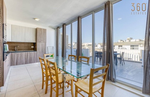 Tal-Ibrag Apartment | Lovely & Spacious 3BR Penthouse in central Swieqi