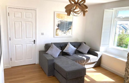 Penzance Apartment | Lovely spacious flat with sea views, sunsets, garden and woodburner