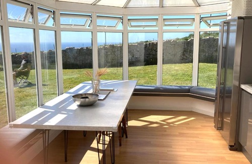 Penzance Apartment | Lovely spacious flat with sea views, sunsets, garden and woodburner