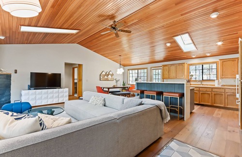 Deer Park House | Lovely, spacious home with SHARC access, bikes, grill, central AC & deck
