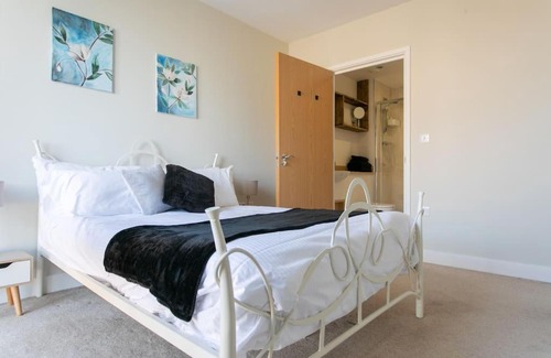 Bromley South Apartment | Lovely, Spacious - Penthouse in East London