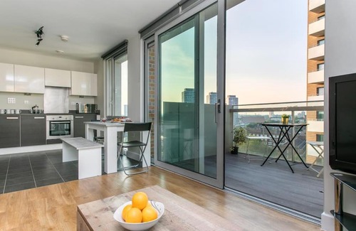 Bromley South Apartment | Lovely, Spacious - Penthouse in East London