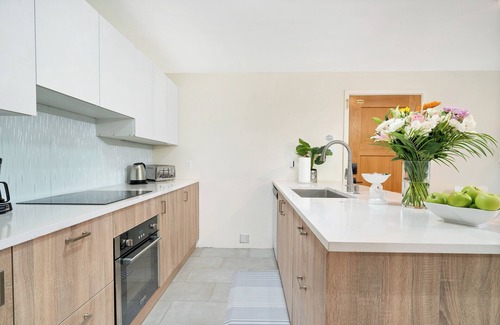 Grace Bay Apartment | Lovely & spacious apartment in Grace Bay, Providenciales - AC, WiFi, Smart TV