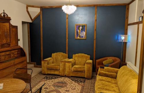 Royal Tunbridge Wells Apartment | Lovely Stable mews in hidden location