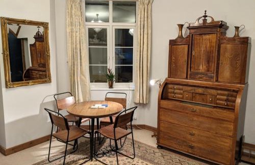 Royal Tunbridge Wells Apartment | Lovely Stable mews in hidden location