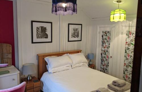 Royal Tunbridge Wells Apartment | Lovely Stable mews in hidden location