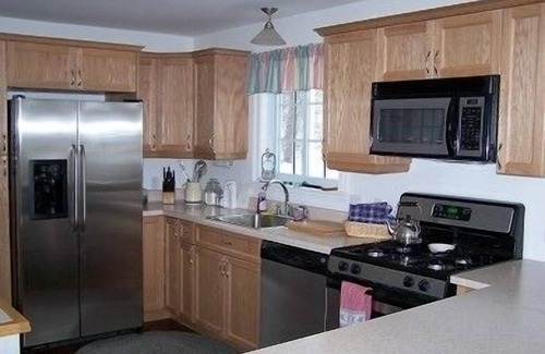 Chatham House | Lovely Stage Harbor Estate Guest House W/Private Beach to Use