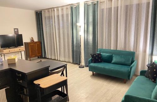 Le Chesnay Apartment | Lovely studio 35 m2 with garden. 2/4 people