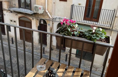 Old Town Apartment | Lovely studio apartment very close to the sea located in the historic center