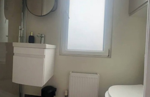 London Borough of Hounslow Apartment | Lovely Studio Brentford