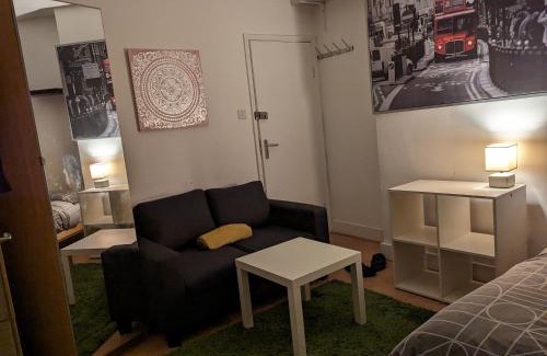 Leabridge Apartment | Lovely studio flat in Hackney Clapton