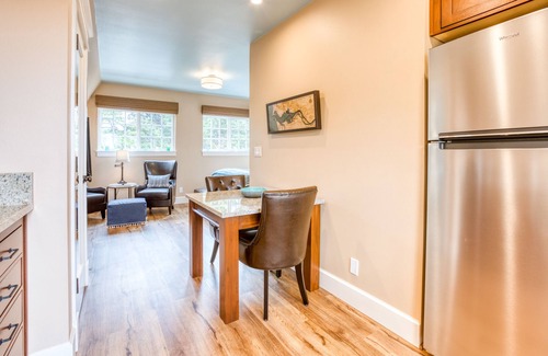 Surf Pines Apartment | Lovely studio guesthouse with ocean views, outdoor deck & washer/dryer