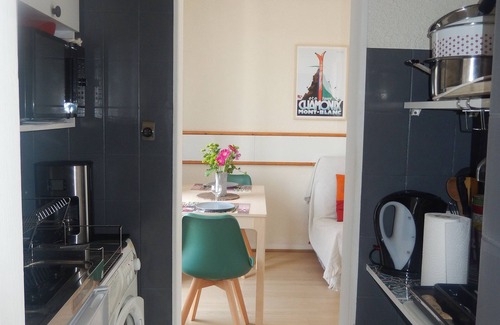 Aix-les-Bains City Center Apartment | Lovely studio in the center of town 2 balconies