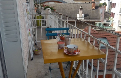 Aix-les-Bains City Center Apartment | Lovely studio in the center of town 2 balconies