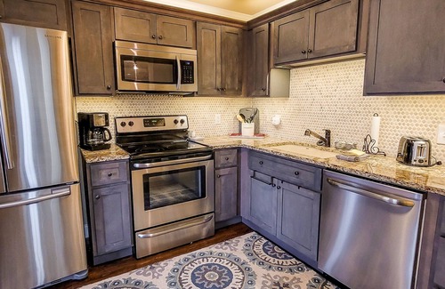 Townsend Apartment | Lovely studio in riverfront community w/Free Attraction Tickets, firepit, pool