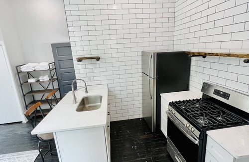 Mount Adams Apartment | Lovely Studio in the Hills of Eden