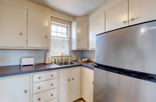 Wiscasset Apartment | Lovely studio w/full kitchen/free WiFi- next to river/antique shops/restaurants