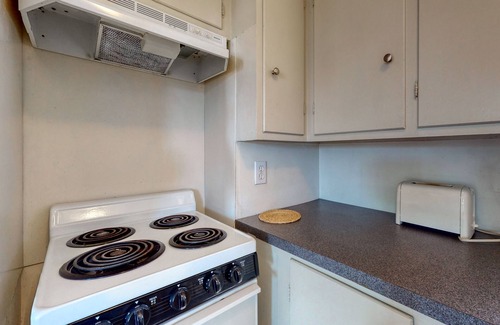 Wiscasset Apartment | Lovely studio w/full kitchen/free WiFi- next to river/antique shops/restaurants