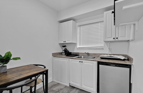 South Lake Apartment | Lovely Studio Walking Distance To Ocean - Suite 6
