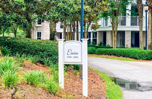 Baytowne Wharf Apartment | Lovely studio with pool, nearby golf, fitness area, hot tub & central AC