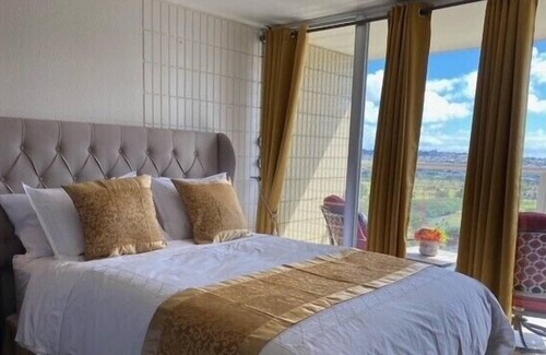 Diamond Head - Kapahulu - St. Louis Condo | Lovely Studio with Million Dollar View of Waikiki and close to everything!
