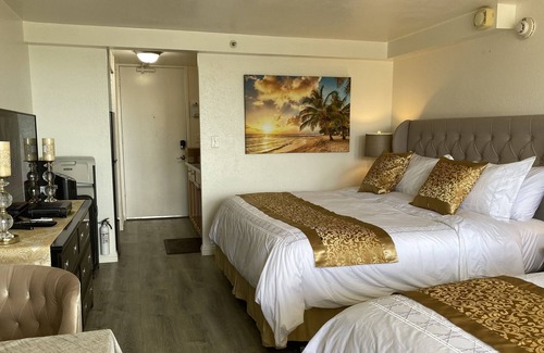 Diamond Head - Kapahulu - St. Louis Condo | Lovely Studio with Million Dollar View of Waikiki and close to everything!