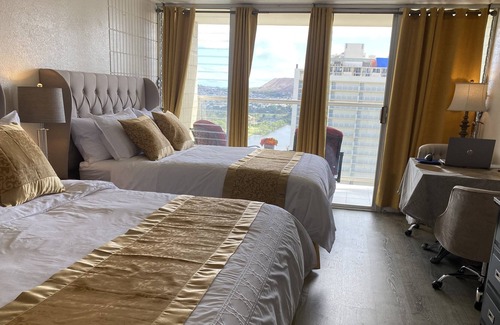 Diamond Head - Kapahulu - St. Louis Condo | Lovely Studio with Million Dollar View of Waikiki and close to everything!