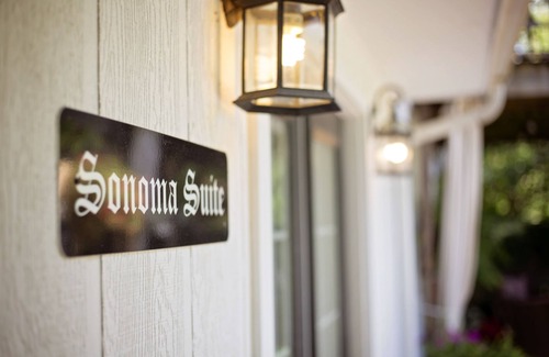 Mena Apartment | Lovely suite located on the property of a historic estate in Mena.