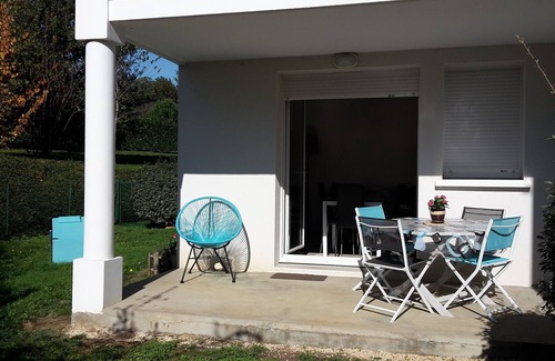 Cambo-les-Bains Apartment | Lovely T2 ground-floor apartment with all comforts. Design, secure-pool- private parking.