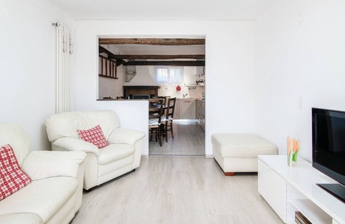 Torricella Taverne Apartment | Lovely tavern with patio (LA TAVERNA)