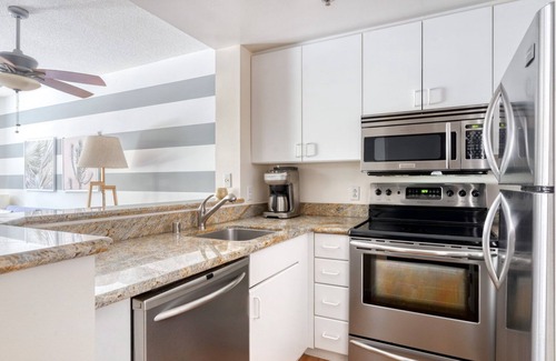 North Beach Apartment | Lovely Telegraph Hill 1BR w/Gym & Spa, walk to Muni, by Blueground