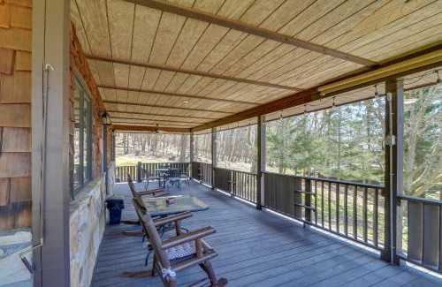 Terra Alta House | Lovely Terra Alta Cabin Less Than 1 Mi to Alpine Lake
