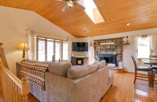 Terra Alta House | Lovely Terra Alta Cabin Less Than 1 Mi to Alpine Lake