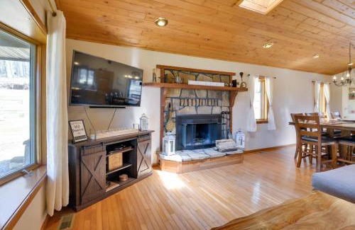 Terra Alta House | Lovely Terra Alta Cabin Less Than 1 Mi to Alpine Lake
