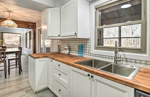 Alpine Lake House | Lovely Terra Alta Retreat w/ Resort Perks!