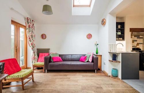 Wandsworth House | Lovely Three Bedroomed House, Parking 2 Cars