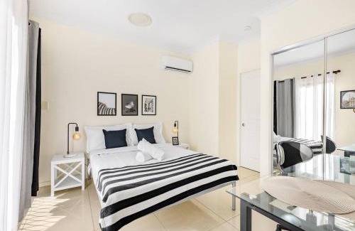 Sunnybank House | Lovely Tiny Home at Sunnybank CBD On Street Parking