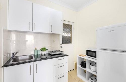 Sunnybank House | Lovely Tiny Home at Sunnybank CBD On Street Parking