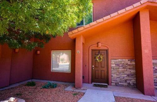 Kanab Apartment | Lovely Townhome Peaceful Surroundings Hiking Hot Tub